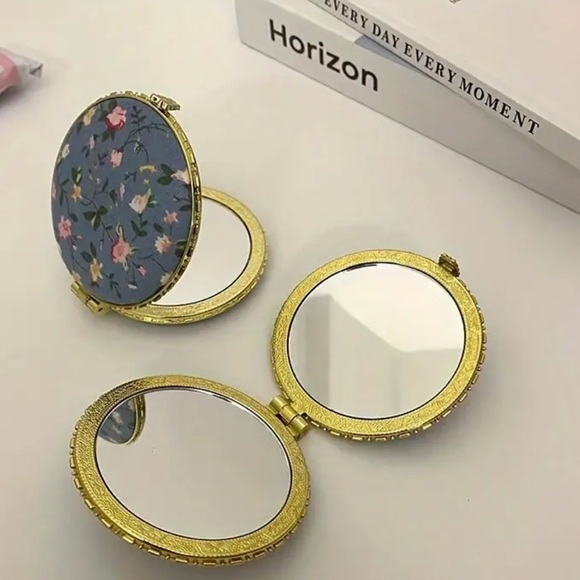 134. NEW| Blue Round Foldable Compact Hand Mirror Floral Vintage Retro Design - Picture 3 of 9